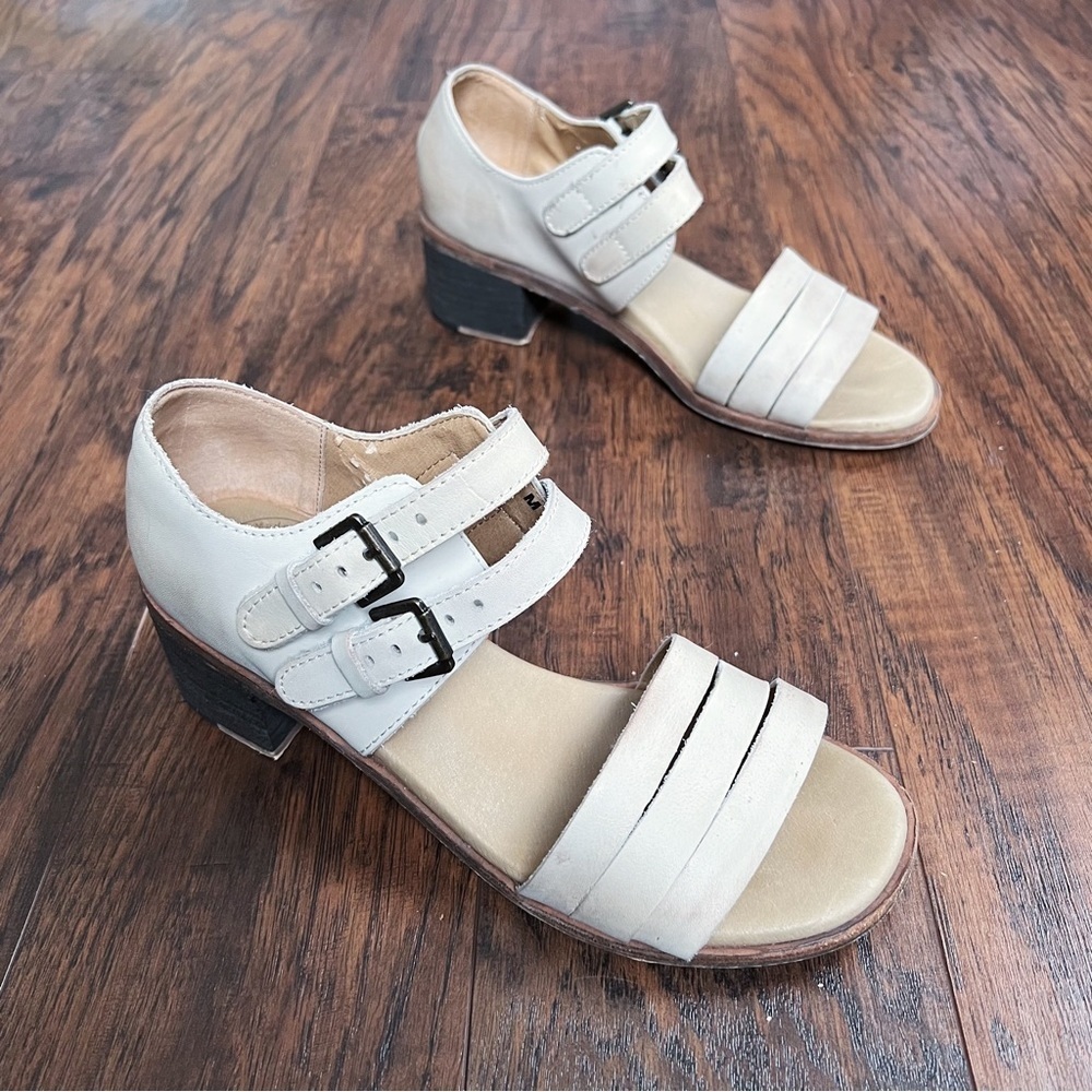 Gee WaWa • Anthro Bess Sandals block heel cream distressed leather double buckle